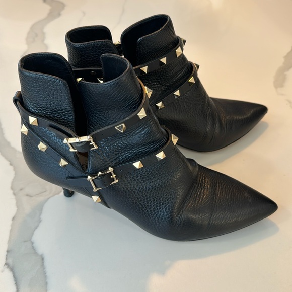 Valentino Garavani Shoes - 2.5” bootie all leather Valentino Garavani size 39.5, Made in Italy.